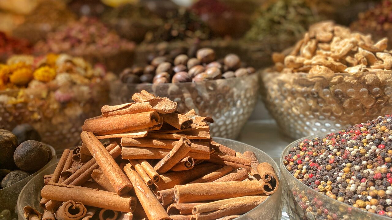 spice Zanzibar spices, cloves, cinnamon, nutmeg, cardamom, rustic baskets